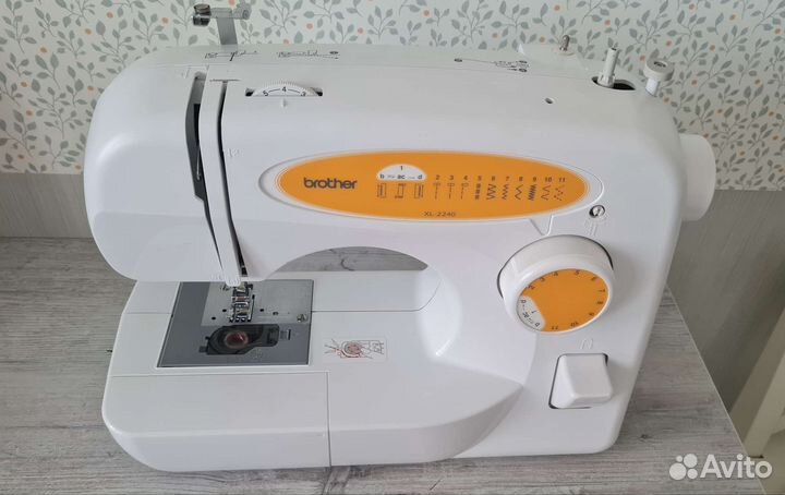Швейная машина Brother XL-2240