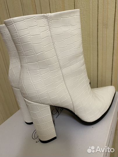 Ботиольоны белые