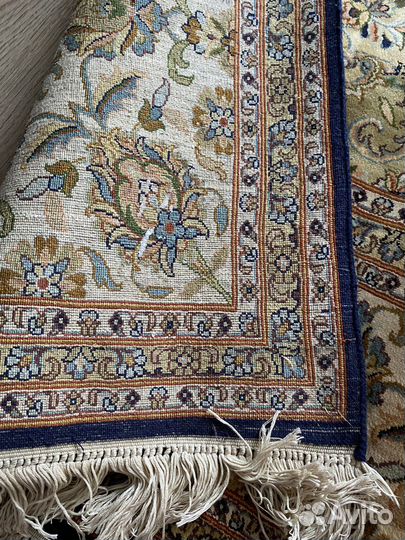 Персидский шелковый ковер