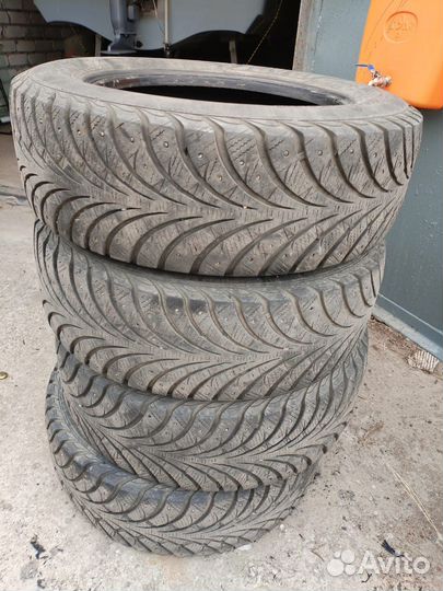 Sava Eskimo Stud 215/65 R16 98T