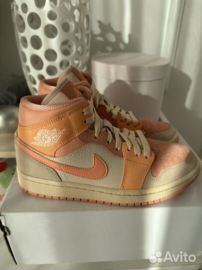 Air Jordan 1 Mid wmns 
