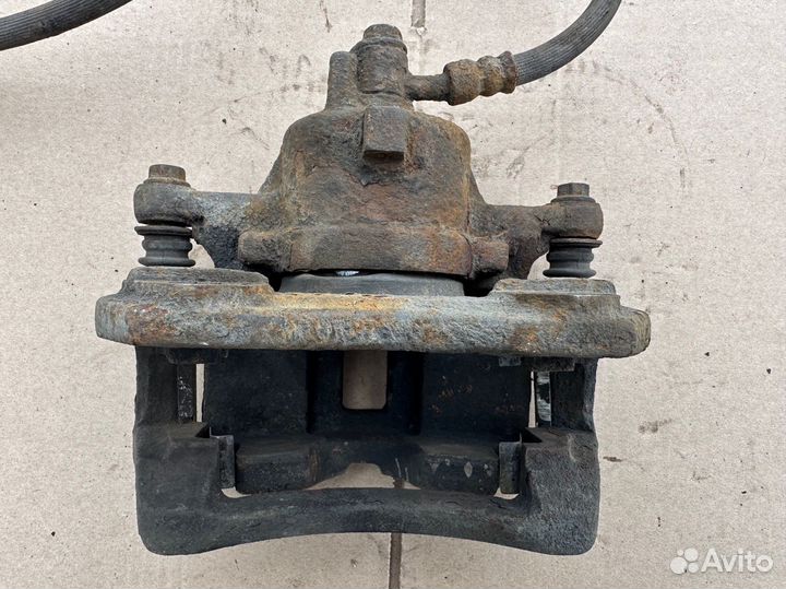 Суппорт передний правый Nissan Almera n16