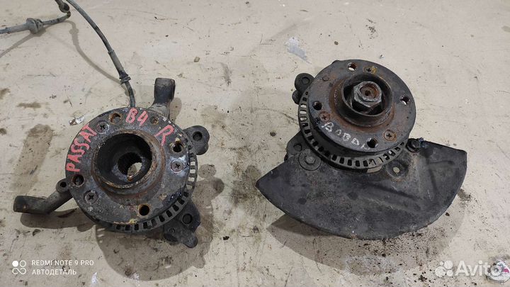 Поворотный кулак Volkswagen Passat B4