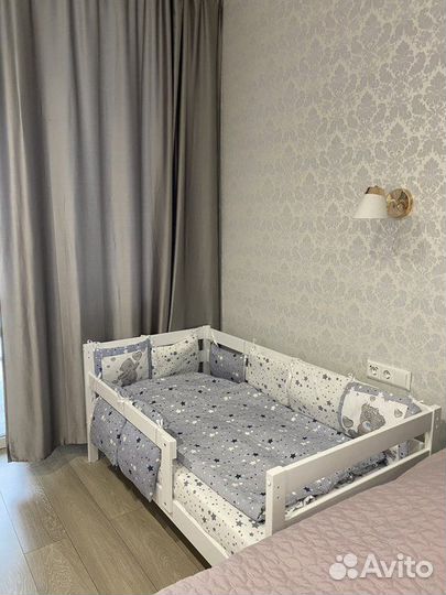 Детская кровать с бортиком