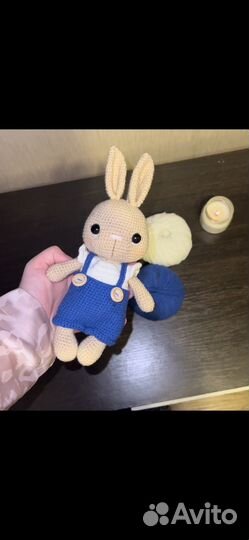 Зайчик вязаный