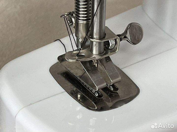 Мини швейная машинка