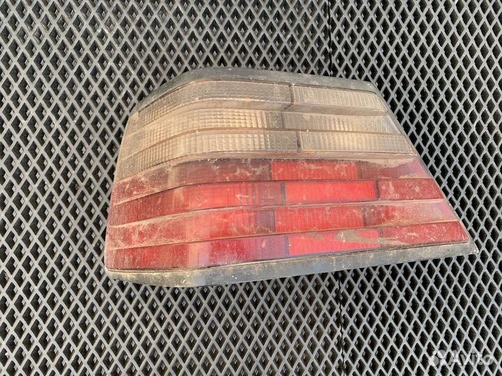 Задний фонарь левый Mercedes Benz W124