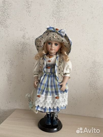 Кукла фарфоровая коллекционная