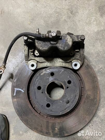 Суппорт передний левый Lexus NX 200/300