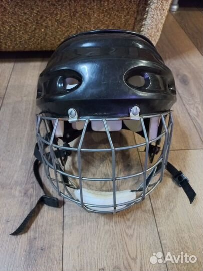 Продаются коньки хоккейные взрослые,шлем и щитки