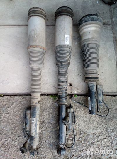 Пневмостойка задняя левая Mercedes-Benz 220