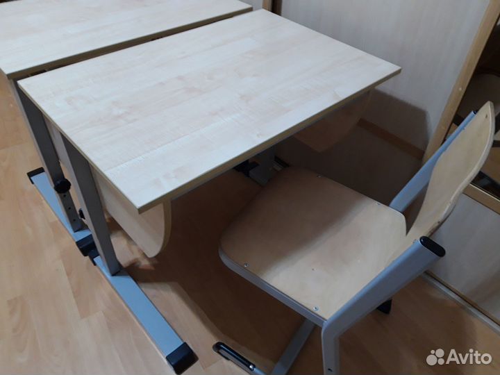 Продам стол-парту со стулом