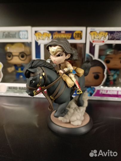 Фигурка чудо женщина