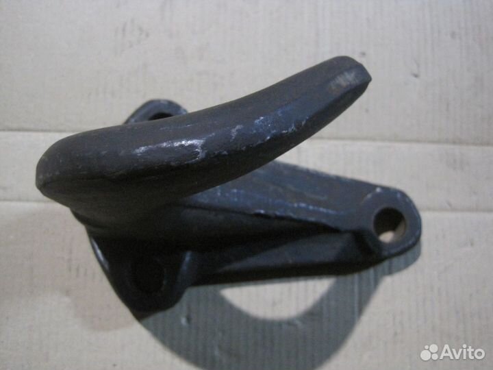 Буксировочный крюк