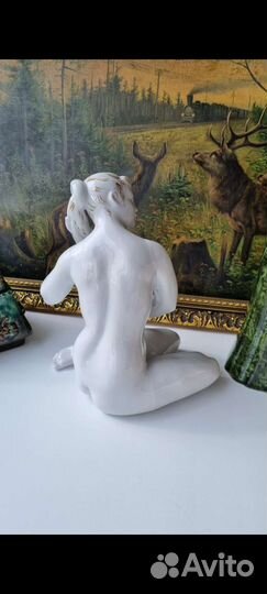 Девушка с гребешком, Утро, скульптура фарфор