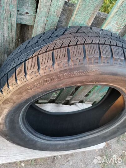 Bridgestone Blizzak VRX 215/60 R16