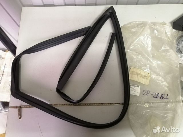 Уплотнитель стекла двери передней правой Antara 20