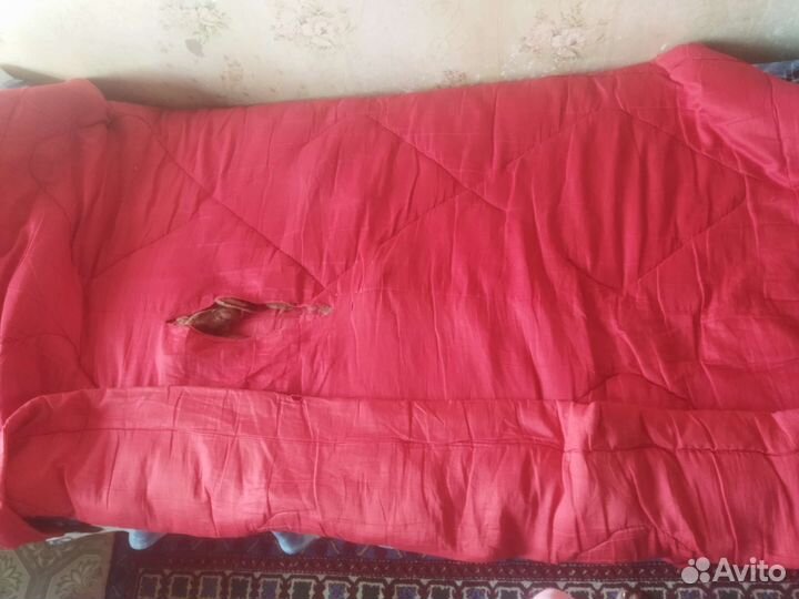 Одеяло ватное, подушки, одеяло шерстяное отдам