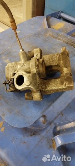 Задний левый суппорт Ситроен c5