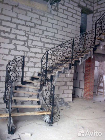 Изготовление лестниц, перил, навесов