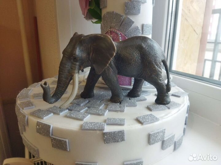 Фигурка слона