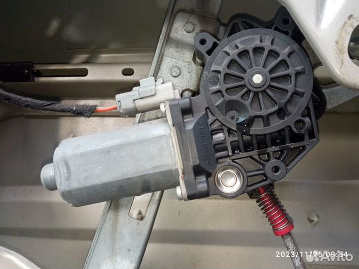 Стеклоподъёмник передний правый Peugeot 206 седан