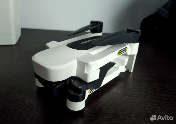 Квадрокоптер Hubsan H117S Zino Pro