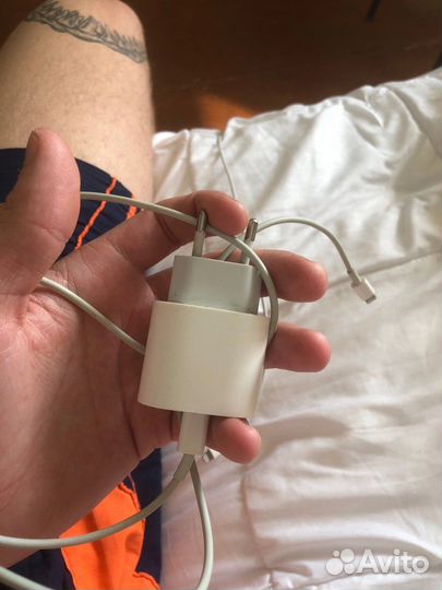 Зарядка на iPhone