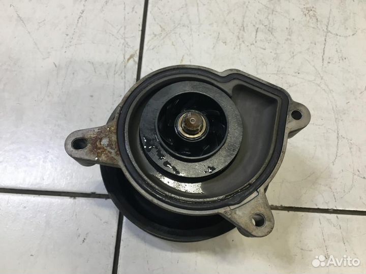 Насос водяной помпа Volkswagen Passat B7