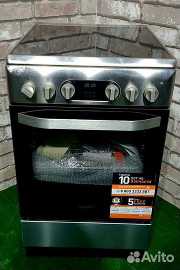 5246.Электрическая плита Hotpoint-Ariston HS5V8CCX