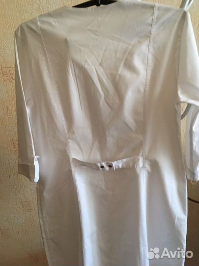 Белый медицинский халат