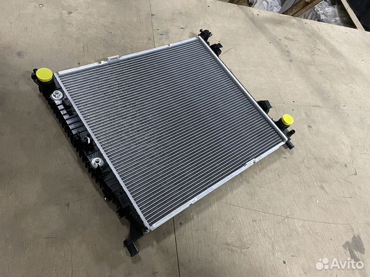 Радиатор охлаждения Mercedes w166 6.3