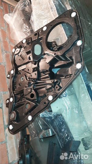 Стеклоподъёмник задний левый Porsche Cayenne 958