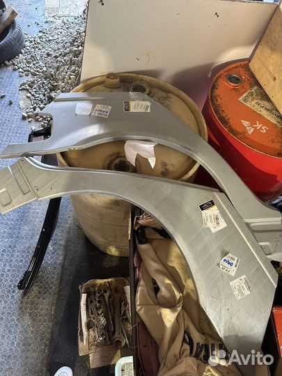 Переднее левое,и два задних крыла BMW e46