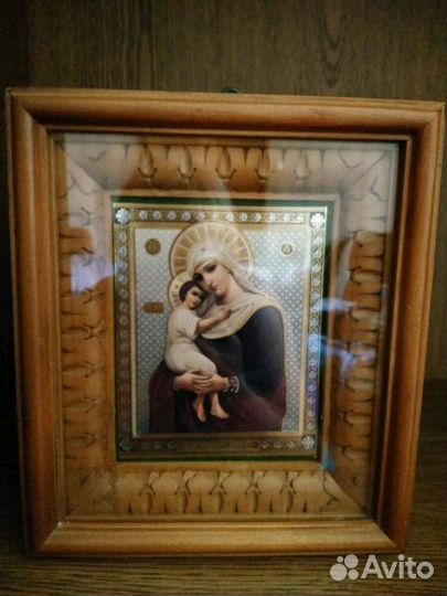 Икона в деревянном окладе