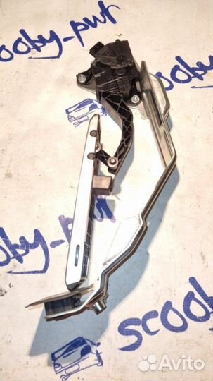 Педаль газа Nissan Fuga Y50 VQ25DE 2006