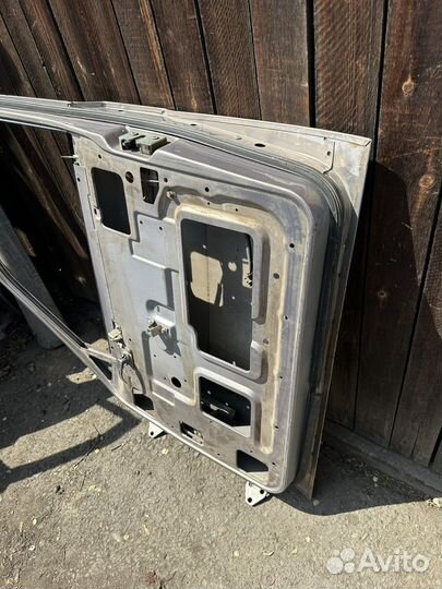 Дверь передняя правая газ 31105
