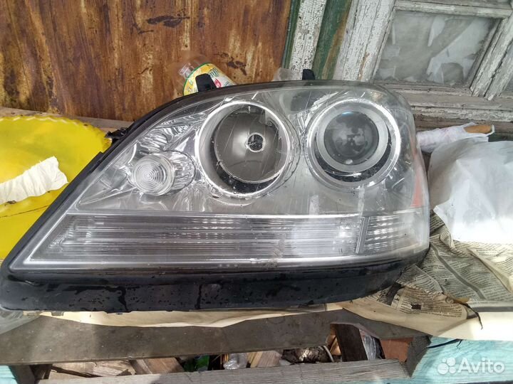 Фара левая передняя б/у Мерседес ML -164