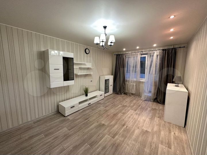 2-к. квартира, 52 м², 4/10 эт.