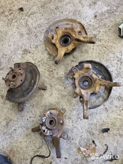 Передние кулаки всборе Мицубиси спейс стар каризма