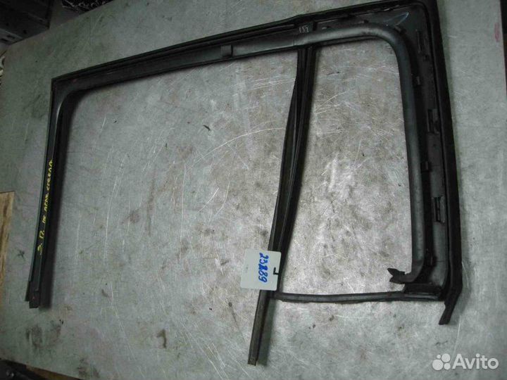 Уплотнитель Renault Megane II 2002-2009