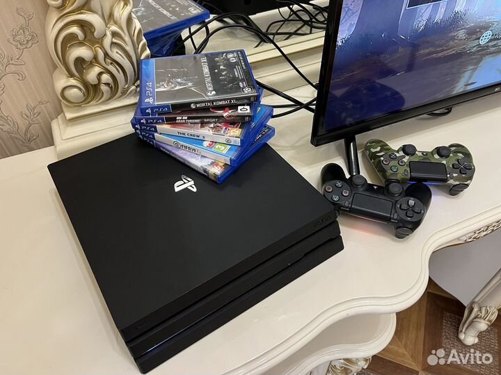 Sony Playstation 4 Pro 1TB +игры на дисках