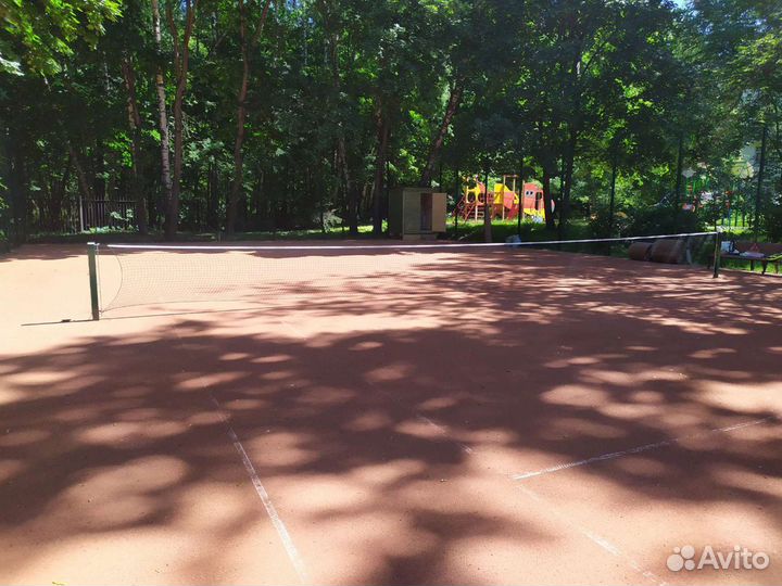 В наличии сетка для большого тенниса с тросом