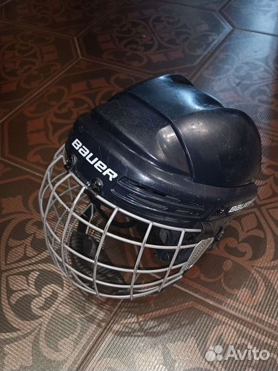 Хоккейный шлем