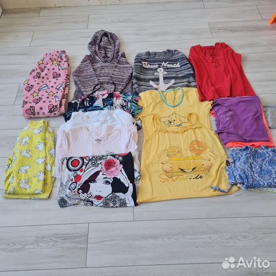 Япомогаю вещи женские размер 42-44 (XS,S)