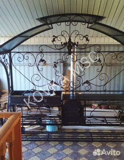 Мангал с крышей