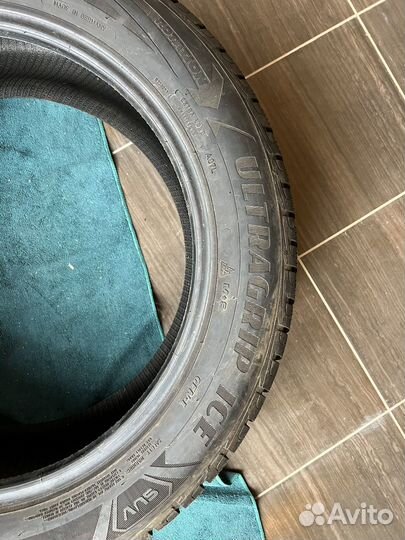 Goodyear UltraGrip Ice 235/55 R19 105T