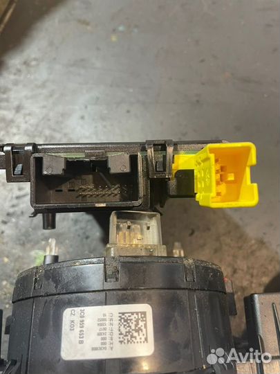 Блок подрулевых переключателей Volkswagen Passat