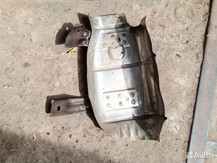 Тепловой экран глушителя Форд Эксплорер 3