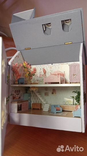 Кукольный домик с мебелью для куклы
